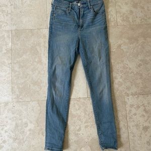 Abercrombie curve love jeans, light wash, size 2